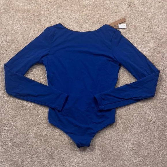 Skims Fits Everybody Low Back Long Sleeve Bodysuit NWT Size M - Picture 1 of 7